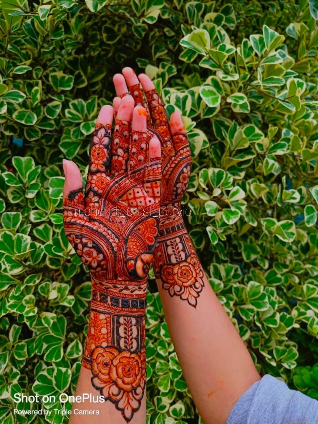 Modern minimal henna design perfect for bridesmaids